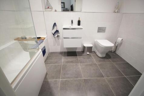 Bathroom.JPG