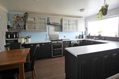 Kitchen 2.JPG
