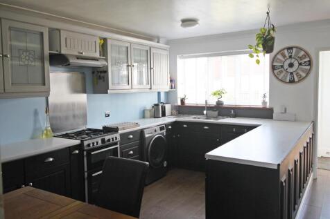 Kitchen 1 .JPG