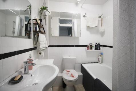Bathroom.JPG