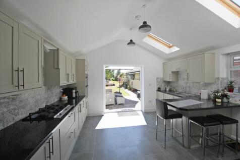 Kitchen 2.JPG