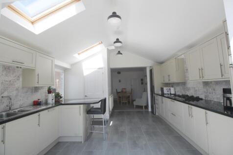Kitchen 1.JPG
