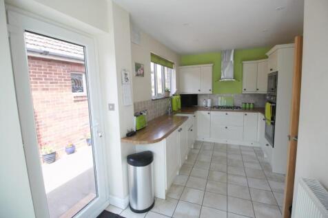 Kitchen 2.JPG