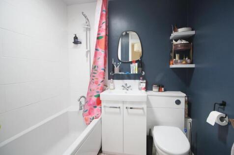 Bathroom.JPG