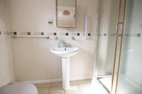 Ensuite.JPG