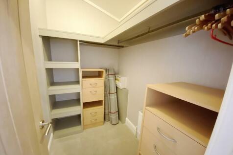 Walk-in Wardrobe