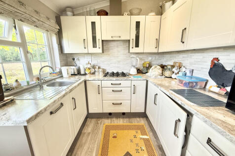 Kitchen (2).jpeg