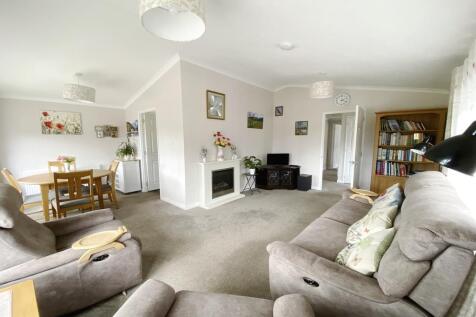 Lounge/Dining Rm