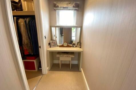 Dresser Unit