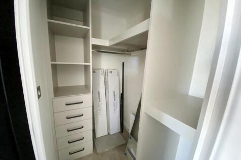 Walk-in wardrobe