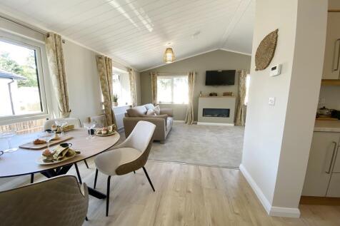Lounge/Dining Rm