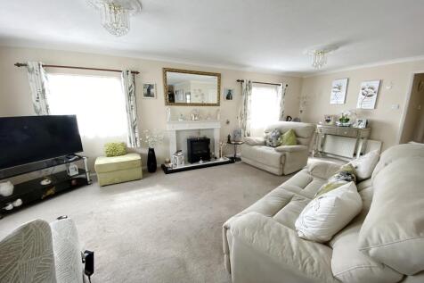 Lounge/Dining Rm