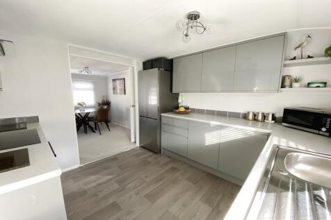 Kitchen &amp; Dining Area