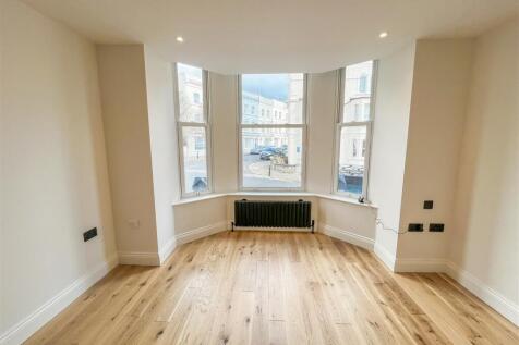 Living Room / Kitchen