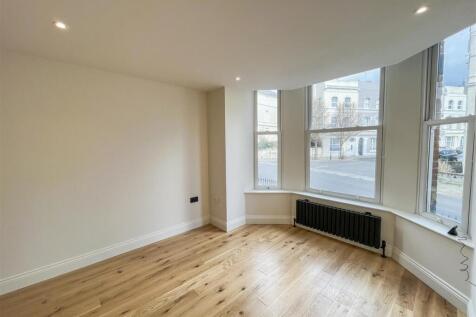 Living Room / Kitchen