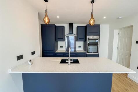 Living Room / Kitchen