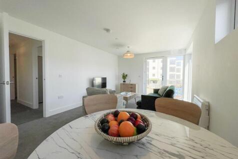 Living Room / Kitchen
