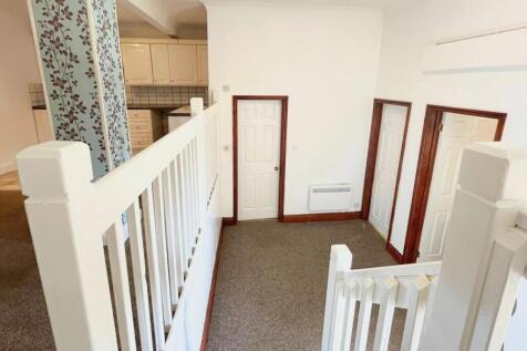 Living Room / Kitchen