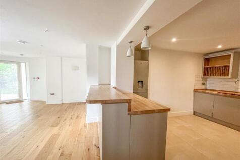 Living Room / Kitchen