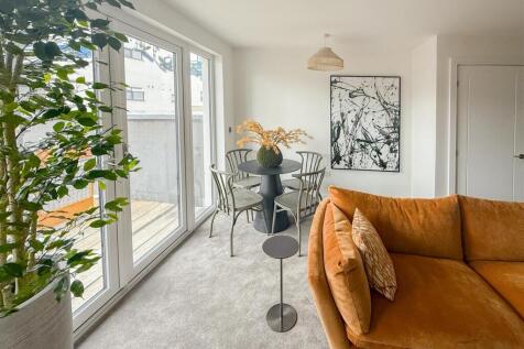 Living Room / Kitchen