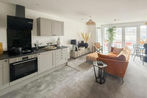 Living Room / Kitchen