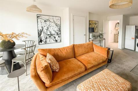 Living Room / Kitchen