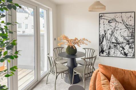 Living Room / Kitchen