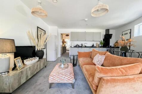 Living Room / Kitchen