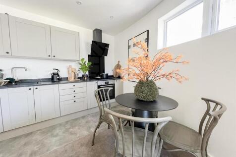 Living Room / Kitchen