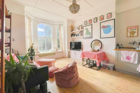 Living Room / Kitchen