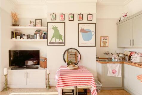 Living Room / Kitchen