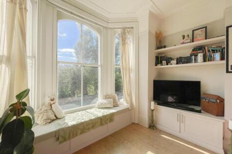 Living Room / Kitchen