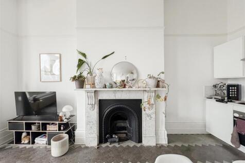 Living Room / Kitchen