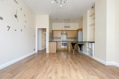 Kitchen/ Living Room