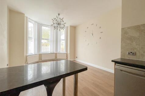 Kitchen/ Living Room