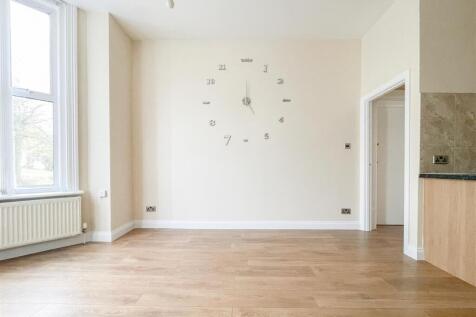 Kitchen/ Living Room