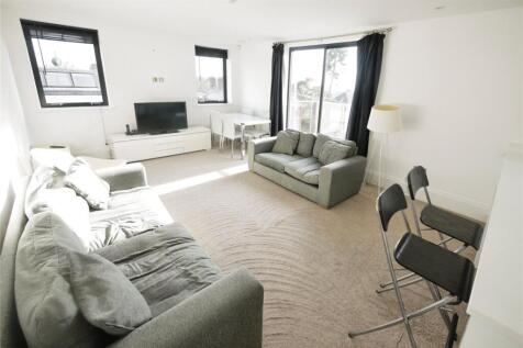 Lounge/Dining Area