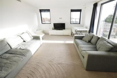 Lounge/Dining Area