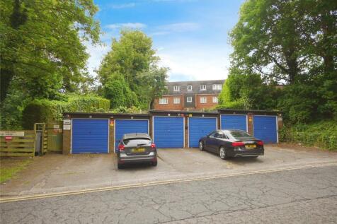 Garage/Parking Space