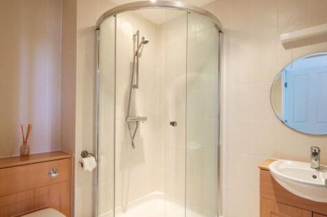 Master en-suite shower