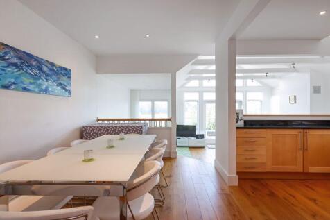 Dining area off kitchen