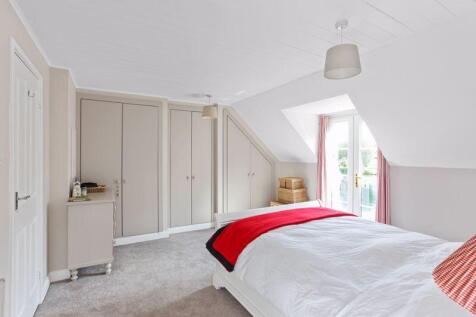 Master bedroom - built in wardrobes