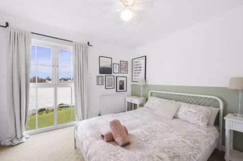 Master bedroom with ensute shower