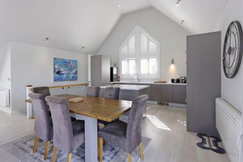 Kitchen/dining - 2