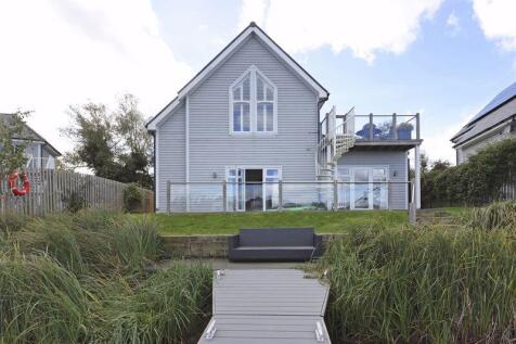 Pontoon to house