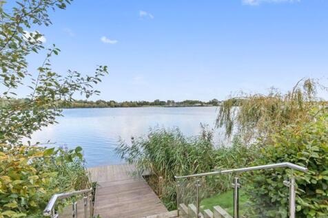 Steps to pontoon