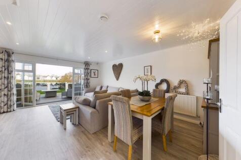 Living/dining area