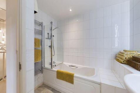 Family bathroom - 2