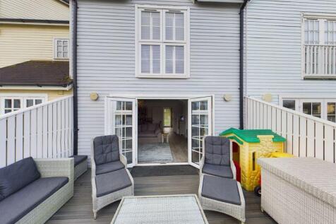 Lakeside deck at rear of lodge