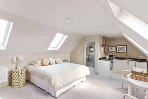 Self contained studio above double ga...